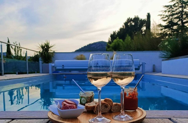 Villa luminosa con piscina