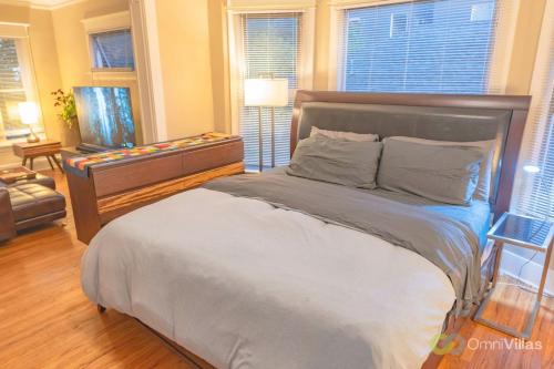 Bright vintage Apt in the heart of Seattle