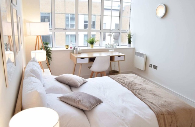 Bright Warehouse Conversion in Buzzing Peckham