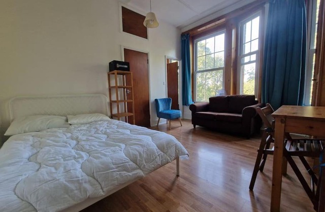 Bright well located studio flat