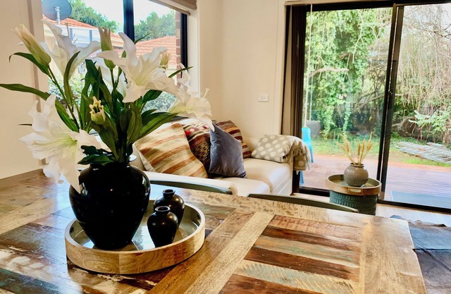 Brilliant 3 bedroom home garden views garage parking walking distance to lake