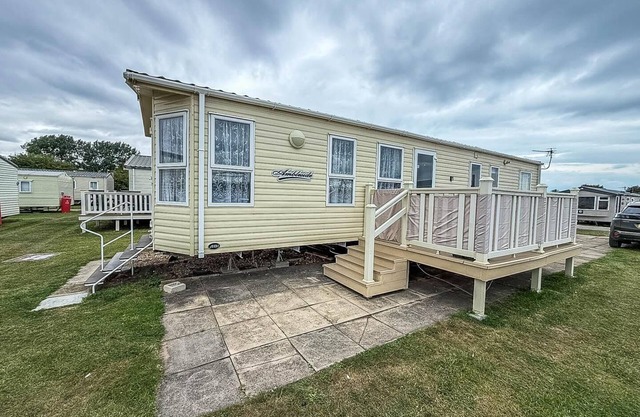 Brilliant 6 berth caravan for hire at Sunnydale Park in Skegness ref 35076AF
