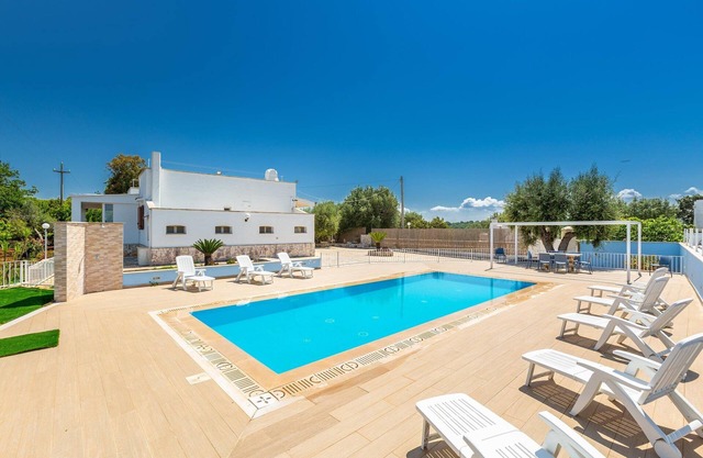 Brilliant Ostuni Villa | 4 Bedrooms | Villa Galatosa | Large Open Terrace with Pool | Air Conditioning
