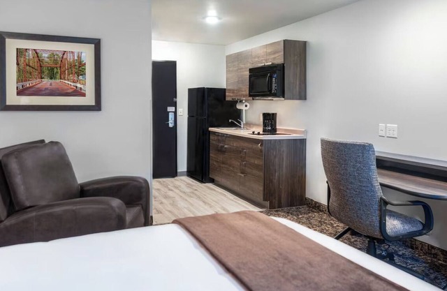 Bring Fido! Pet-Friendly Room w/ Kitchen Near Fishing Pier | Pool | Parking