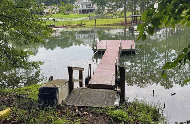 Bring the family and enjoy this Lake Front home. with AC, WiFi - Pet friendly