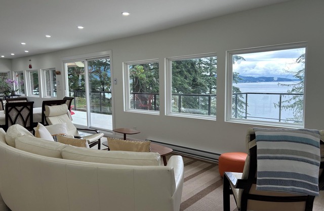 Bring the whole family to this luxurious Bowen Island Cottage