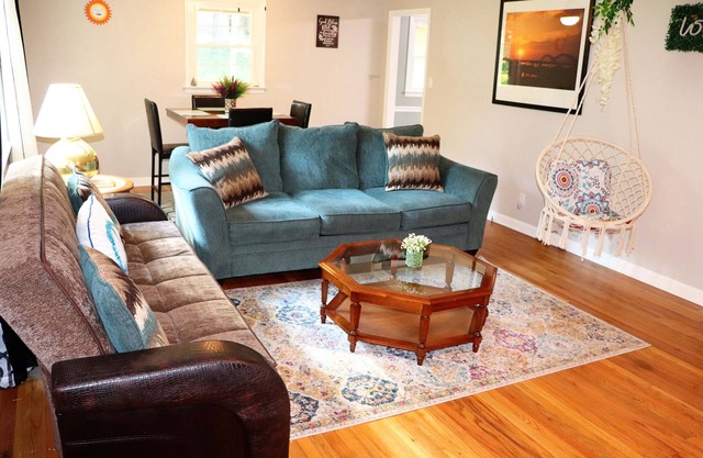 Bring your big family of 10 here! North Macon quite location