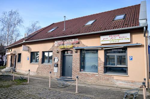 BRIQUE JOBB MINT OTHON Apartman