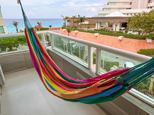 Brisas Shores 209 Beachfront Apartment with terrace, Cancun Hotel Zone, 1 bedroom