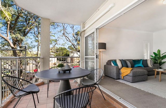 Large and Airy Unit in Quiet Riverside Suburb