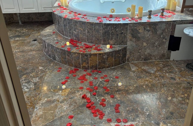 Brisbanes first Couples Love Getaway🌹 The Red Rose Retreat