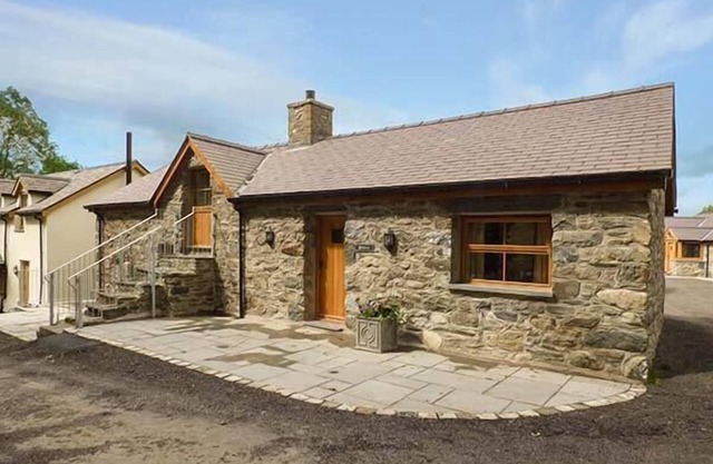 Briws, LLANGWM