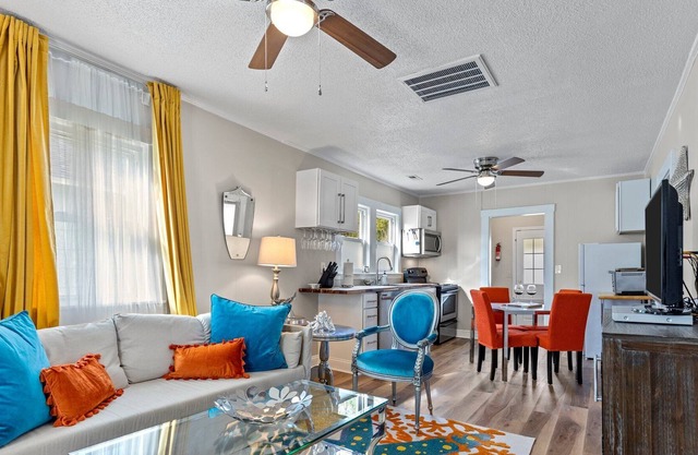 BROAD St Cottage PET FRIENDLY- 2 blocks from Downtown Beaufort/WATERFRONT