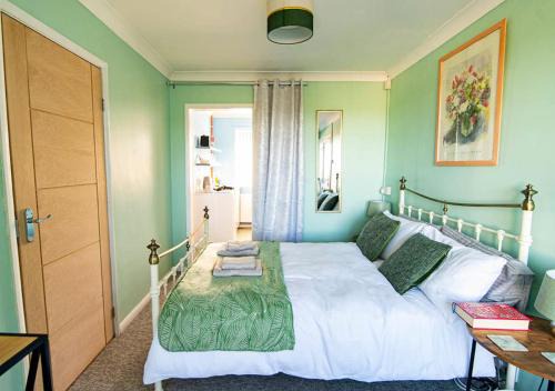 Broadstairs, Bays & Golf - Sleeps 2