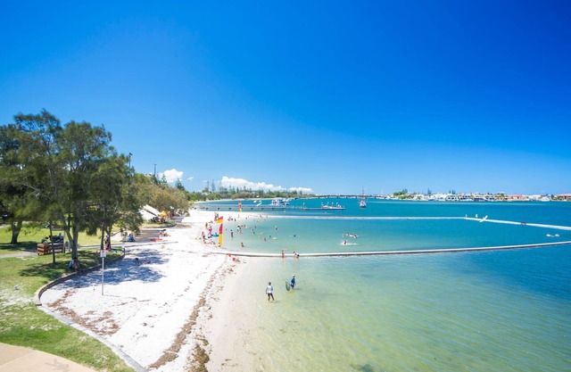 Broadwater Paradise - A short walk to the beach
