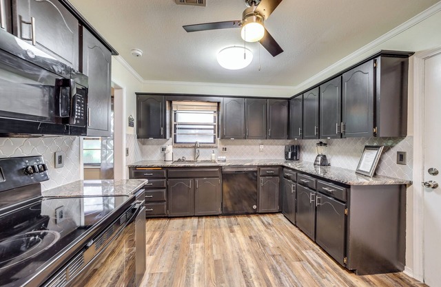 Broken Arrow Home: Family-Friendly Amenities!