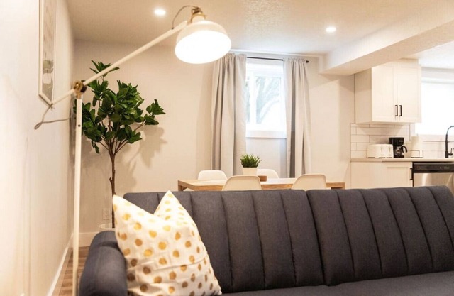 Broken Oak B · Designer Dream Suite-2 bed/1 bed in Forest Heights