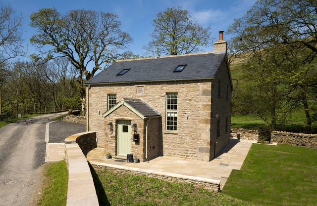 Brontë Cottage - 3 Bedroom Riverside Cottage. Sedbergh 4 Miles.