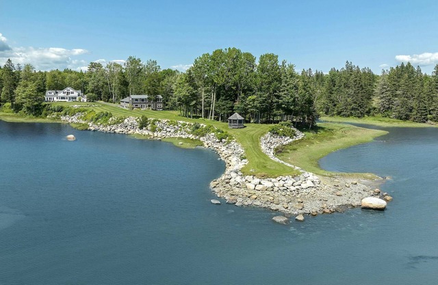 Brooklin House: magical location, deluxe property with stunning water views