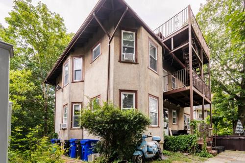 Brookline 3BR Wi-Fi Grill Parking Near T