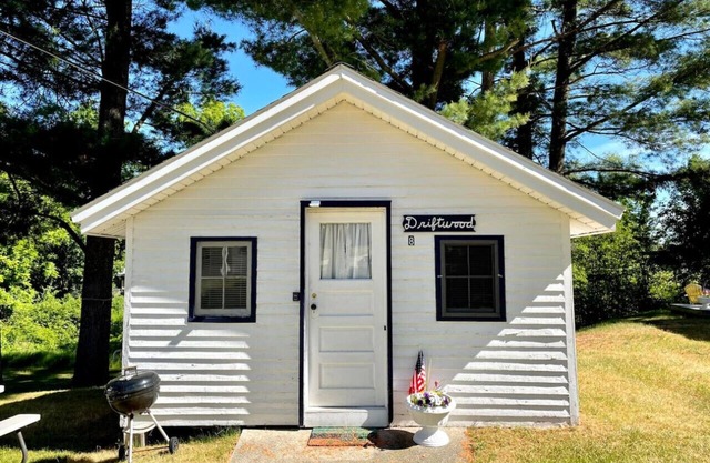 Brookside Cottages and Resort Driftwood Cottage