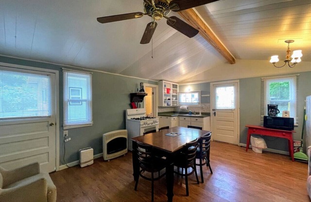 Brookside Cottages and Resort Lakeview Cottage