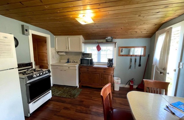 Brookside Cottages and Resort Northwood Cottage