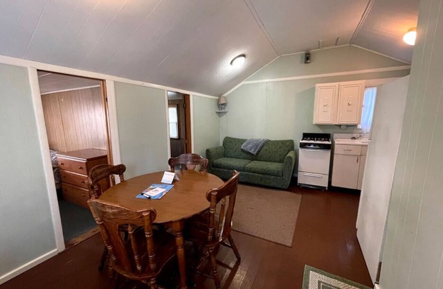 Brookside Cottages and Resort Willow Cottage