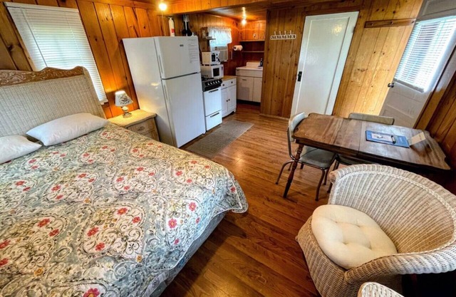 Brookside Cottages and Resorts DuckIn Cottage