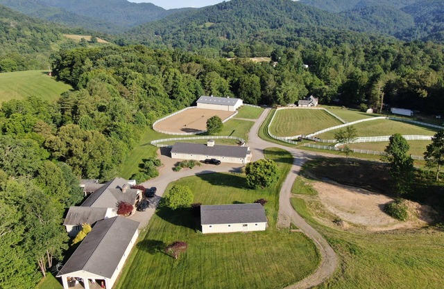 BROOKSIDE COUNTRY RETREAT AND HORSE FARM