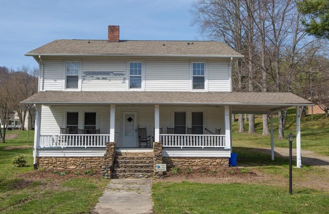Brookside Lodge