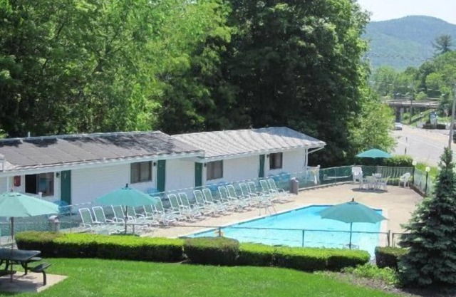Brookside Motel