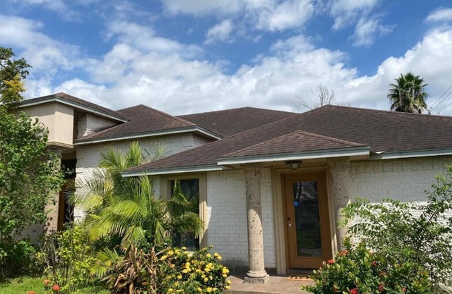 Brownsville Comfort 2-bedroom home close to SPACE-X, SPI & Restaurants, backyard