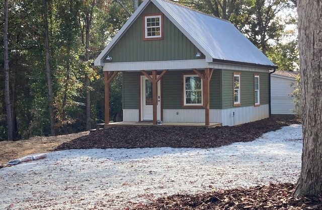 Broyles Landing Cottage at Lake Hartwell SC