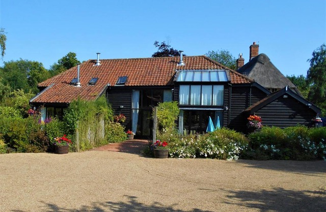 Brundish Suffolk Large 4-Bed Barn Stunning!