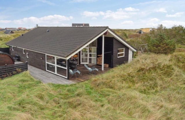 "Bruni" - 400m from the sea by Interhome