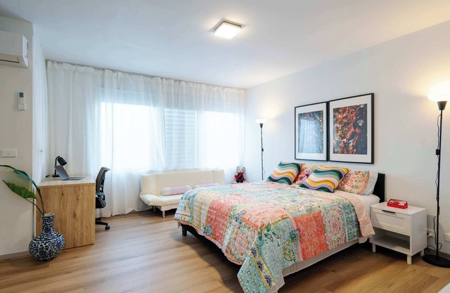 Brunswick 2B Living Near Sydney Rd w/ Free Parking