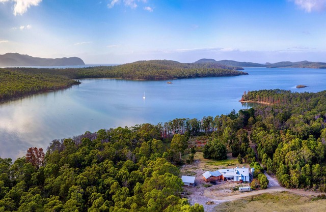 Bruny Island Lodge ..