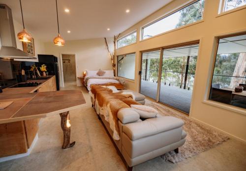 Bruny Island Oceanfront Luxe Cabin with Spa