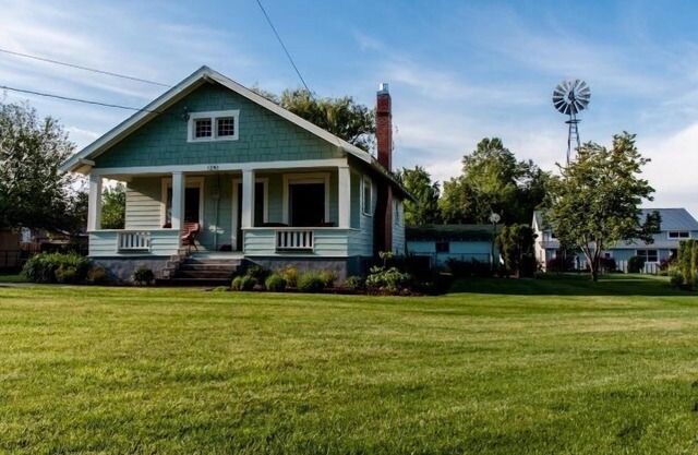 Bryant House: Bungalow perfecto con chimenea, patio privado, piscina y patio grande