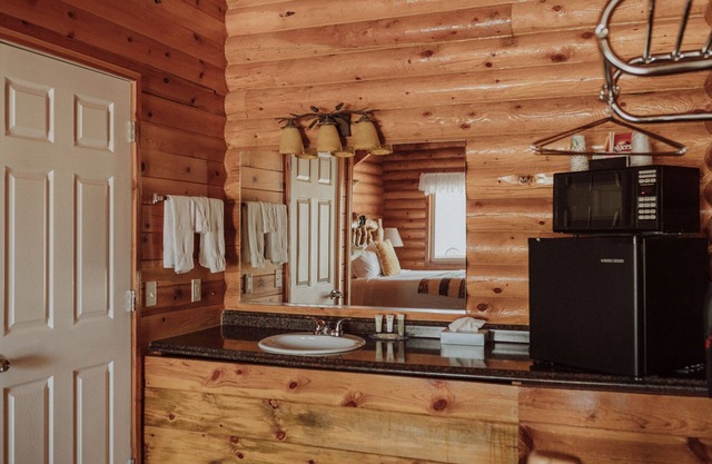 Bryce Canyon Log Cabins