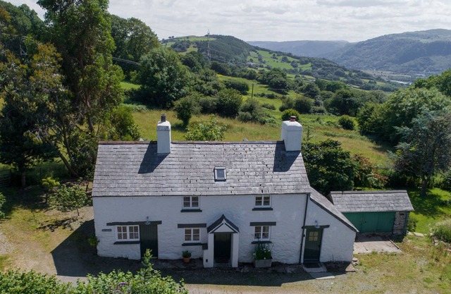 Desde £ 25 por persona por noche, 2 camas, casa de vacaciones para 4 personas con estufa de leña en Colwyn Bay, Norte