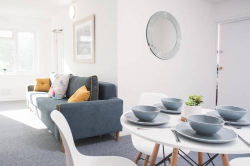 Brynglas Newport flat sleeps 8 - Mycityhaven
