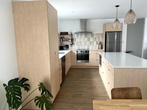 Bubbles Bach-dog friendly, close to beach & shops!