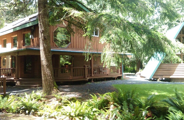 Buchanan's Bunkhouse con bañera de agua salada.Yardas del monte. ¡Entrada más lluviosa!