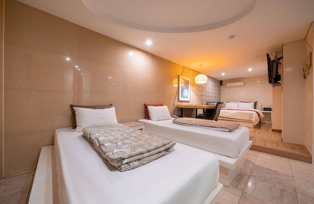 Bucheon R Hotel