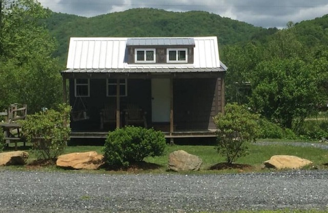 Buck Hill Tiny Home Cabin w/Mountain & Water Views