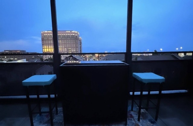 Buckhead Rooftop Two story Condo With Marta Access
