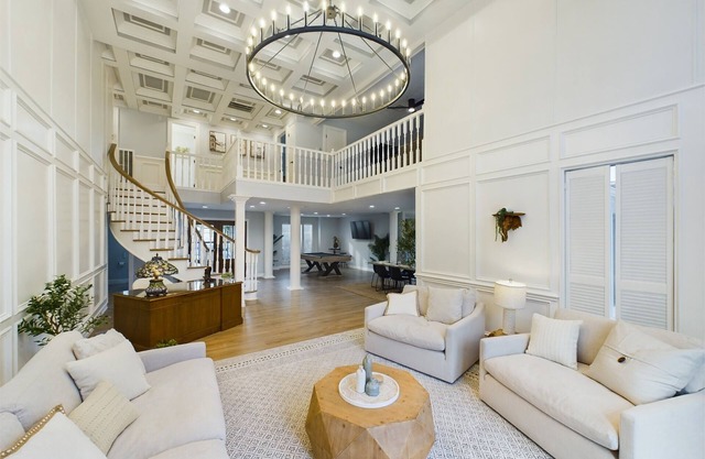 Buckle & Boots BNB - 20 minutes to downtown + pool