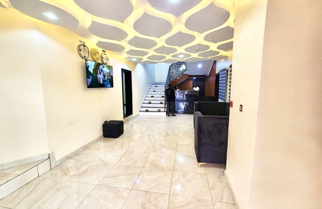 Buddiez Hotel & Resort